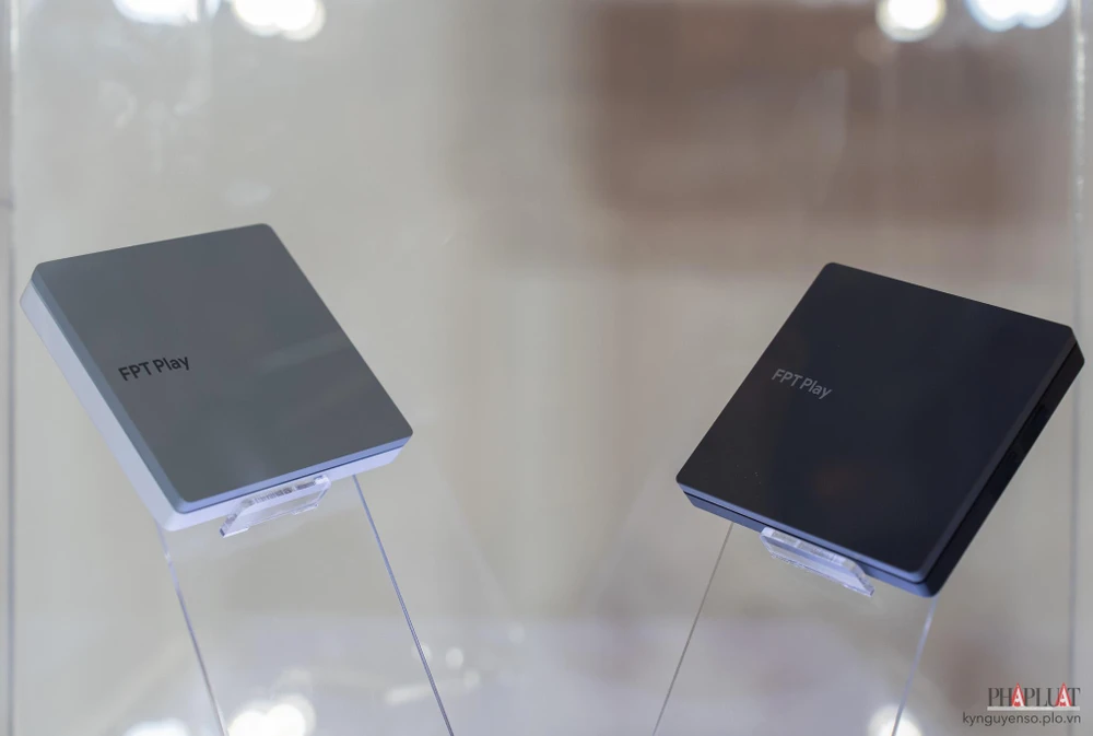 fpt-play-2022 Phiên bản mới có 2 màu sắc, phù hợp với không gian sang trọng trong nhà. Ảnh: TIỂU MINH