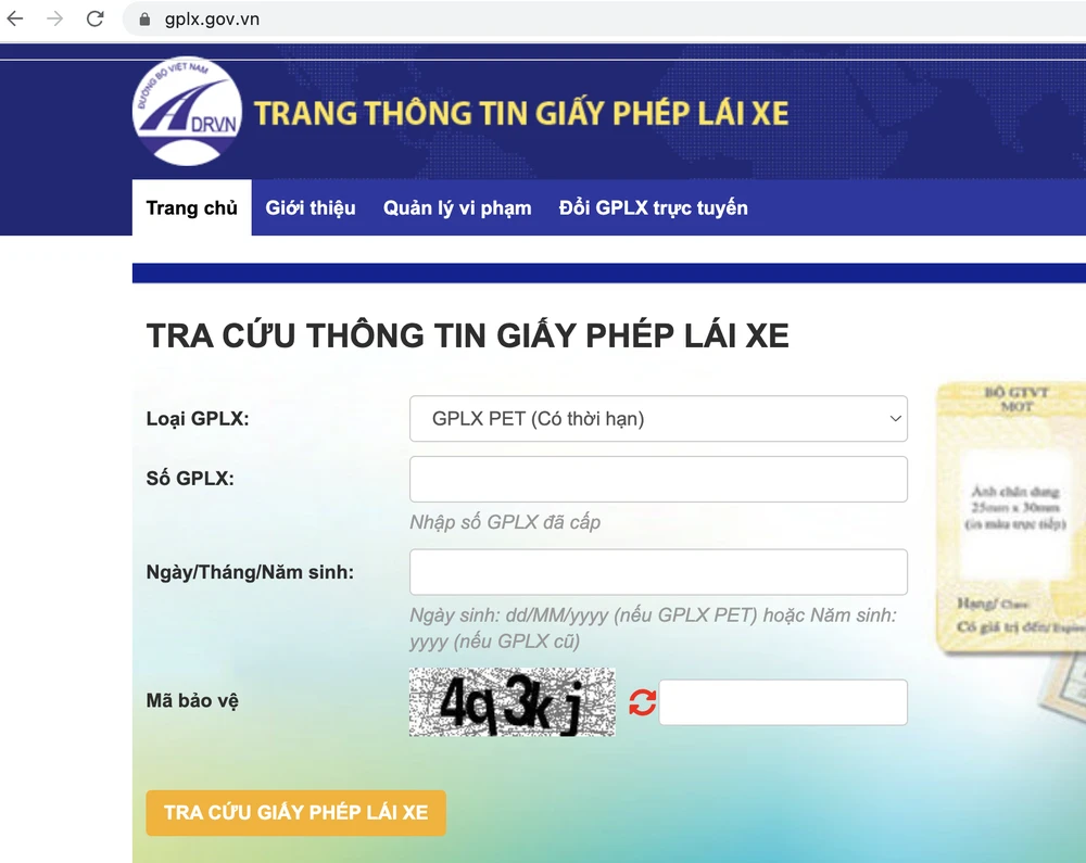 Tra cứu thông tin giấy phép lái xe và đóng phạt trực tuyến. Ảnh: MINH HOÀNG