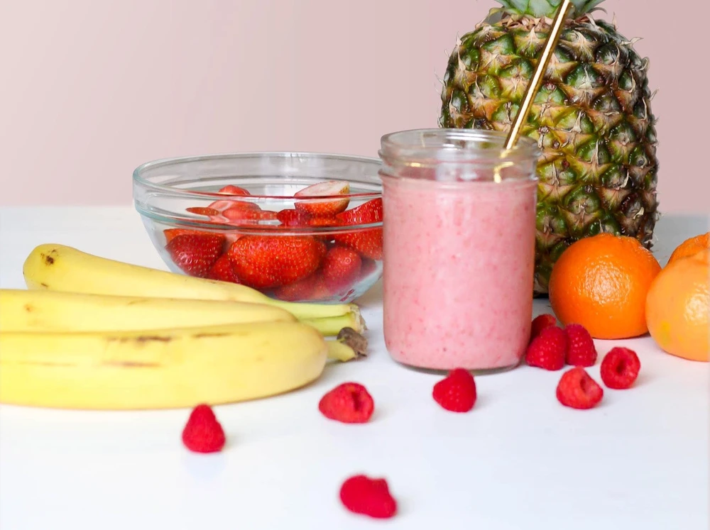 Ăn trái cây giúp bổ sung lượng đường từ từ so với việc uống nước ép. Ảnh: Pexels