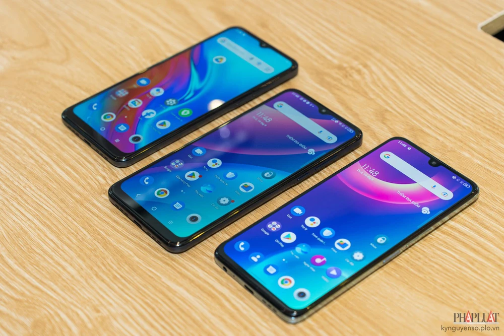 Màn hình 3 mẫu smartphone TCL, từ trái qua TCL 305, 30SE và 30+. Ảnh: TIỂU MINH