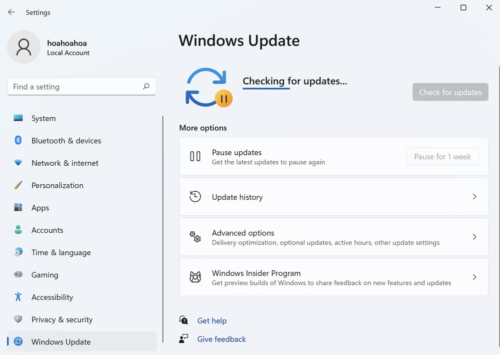 Quá trình tải về các bản cập nhật trên Windows 11. Ảnh: TIỂU MINH 