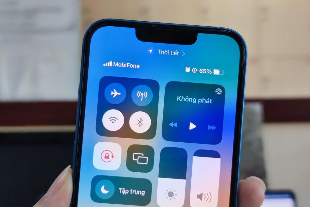 Nhiều người dùng MobiFone bị mất sóng trên diện rộng, hoặc có sóng nhưng không liên lạc được. Ảnh: TIỂU MINH