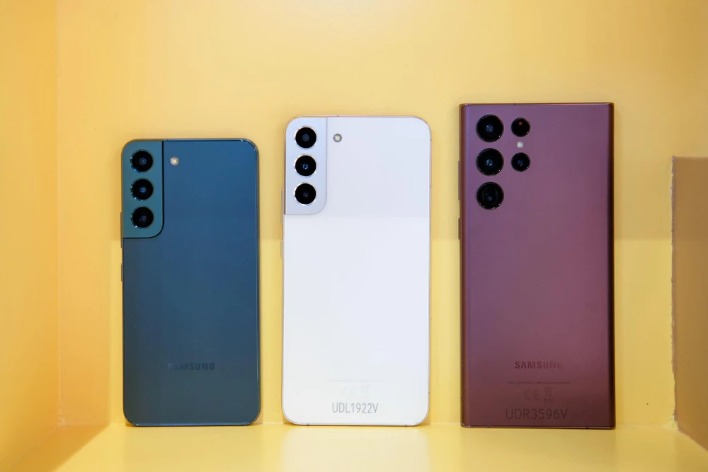 bao-mat-dien-thoai-samsung Đăng xuất tài khoản, khóa ứng dụng là những việc cần làm trước khi mang điện thoại đi sửa. Ảnh: TIỂU MINH