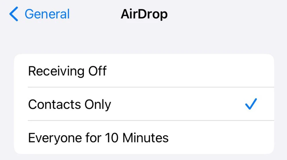 Apple giới hạn việc spam thông qua AirDrop bằng tùy chọn Everyone for 10 Minutes. Ảnh: Mark Gurman/Bloomberg