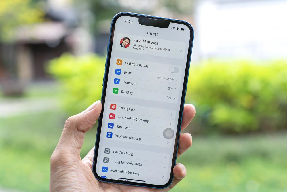 iPhone 13 giá chỉ 18,79 triệu đồng tại Di Động Việt. Ảnh: TIỂU MINH