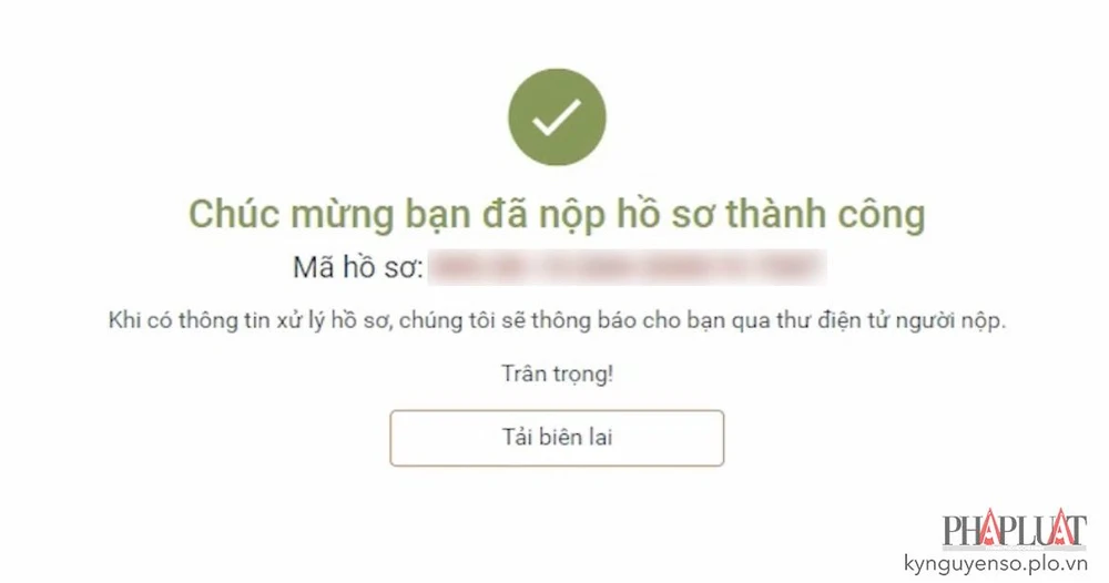 Nộp hồ sơ yêu cầu đổi giấy phép lái xe thành công. Ảnh: MINH HOÀNG