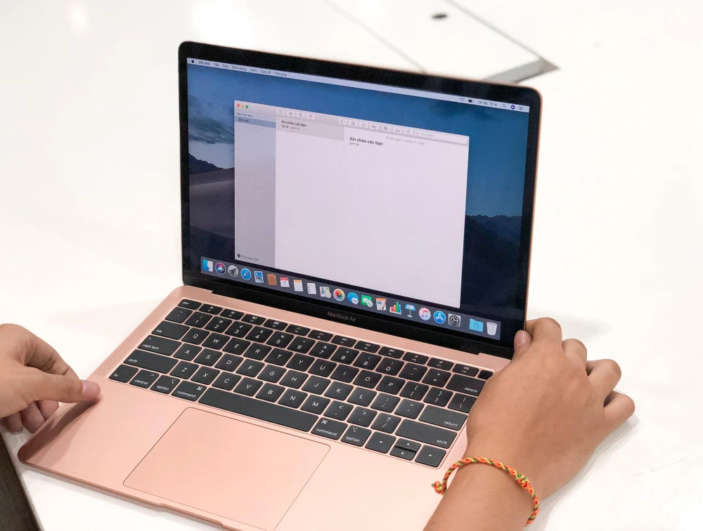 MacBook Air M1 vẫn được nhiều người tìm mua vì thiết kế đẹp, cấu hình mạnh và giá rẻ. Ảnh: TIỂU MINH