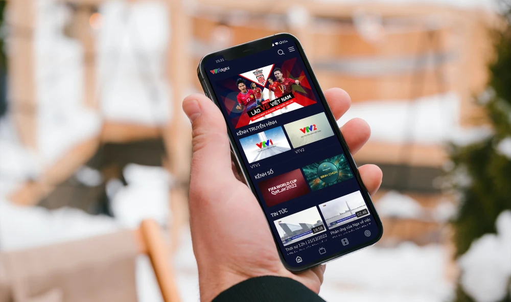 Cách xem bóng đá mượt mà hơn khi đứt cáp. Ảnh: TIỂU MINH/Canva