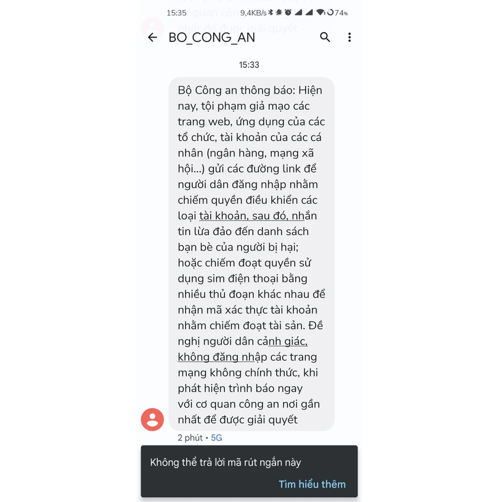bo-cong-an-gui-tin-nhan-canh-bao-tinh-trang-gia-mao-website-ngan-hang Bộ Công an gửi tin nhắn cảnh báo tình trạng giả mạo website ngân hàng. Ảnh: TIỂU MINH