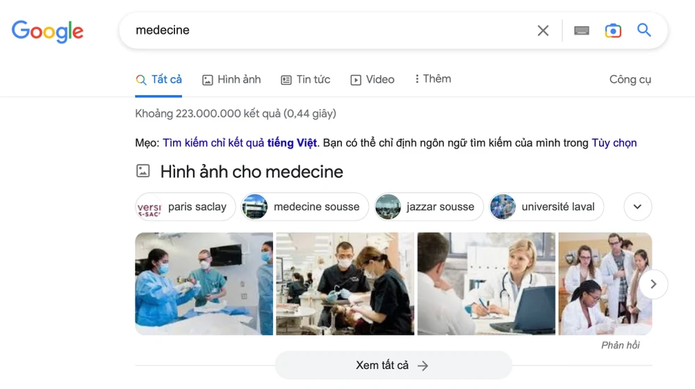 Tham khảo ý kiến bác sĩ thay vì Google khi cần chữa bệnh. Ảnh: TIỂU MINH