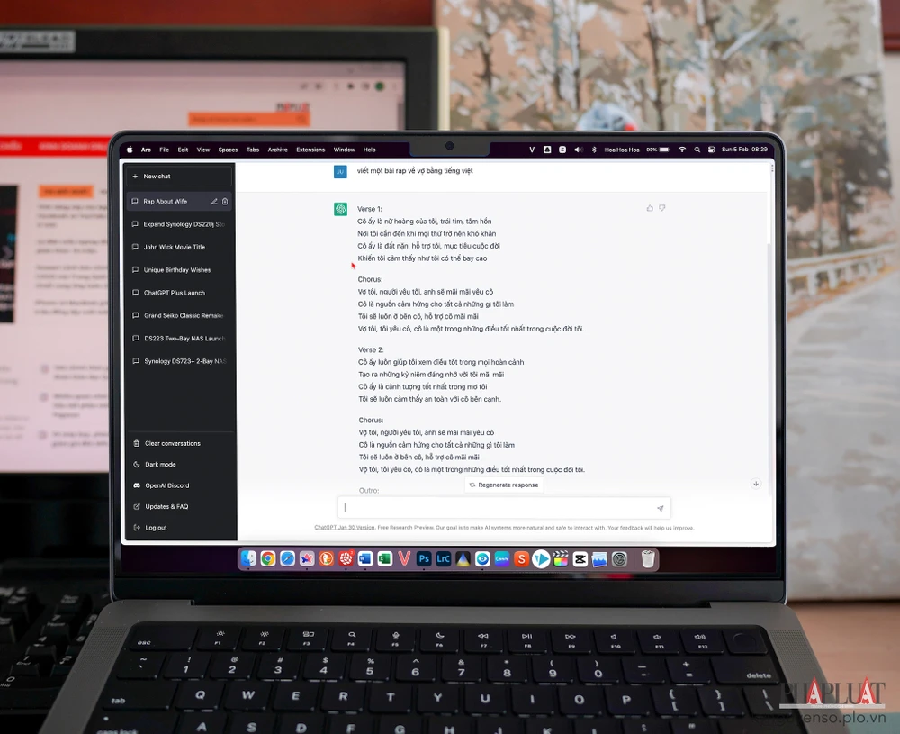 ChatGPT có thể tạo ra nội dung đọc xuôi tai nhưng không có cảm xúc. Ảnh: TIỂU MINH