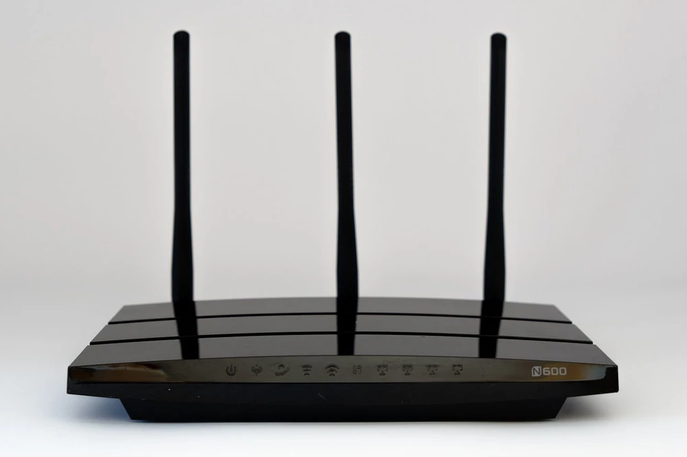 không nên rút điện phích cắm điện router