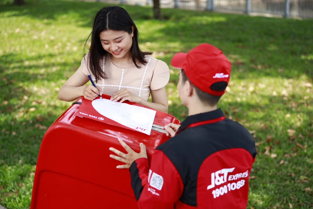 chuyển phát nhanh tăng tốc đầu năm