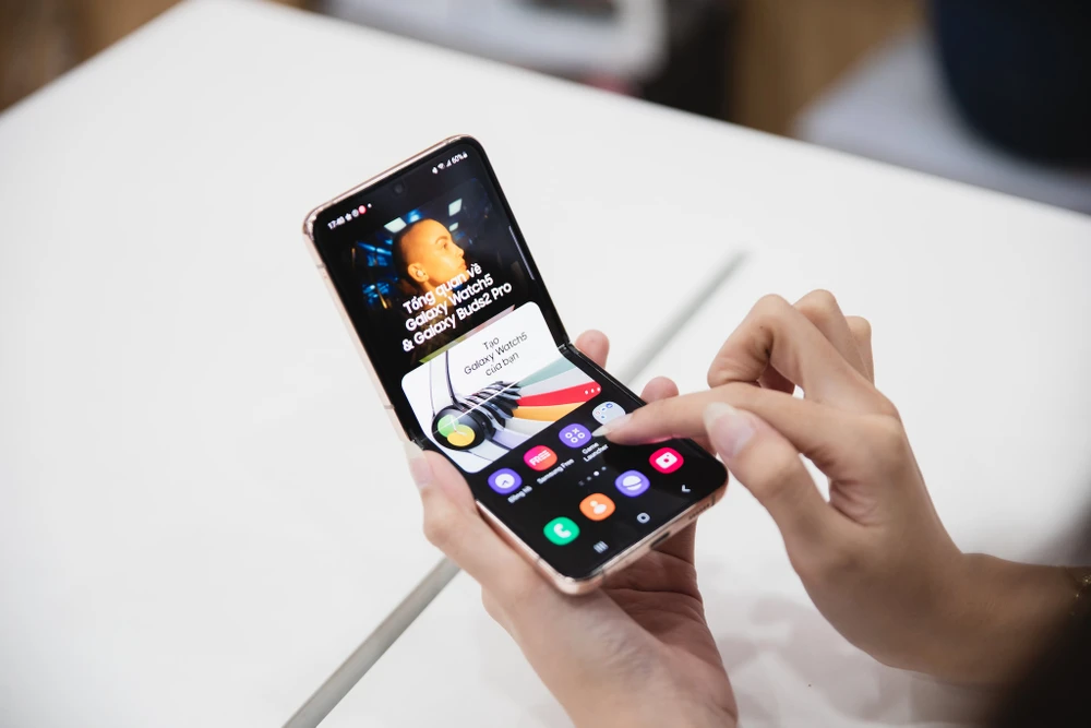 Galaxy Z Flip4 chỉ còn từ 15,49 triệu đồng