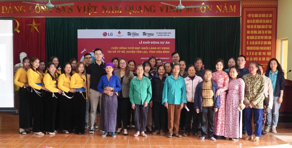 lg-vs-habitat-viet-nam-khoi-dong-du-an-ngoi-lang-hy-vong-2023 LG và Habitat Việt Nam khởi động dự án “Ngôi Làng Hy Vọng” 2023. Ảnh: LG