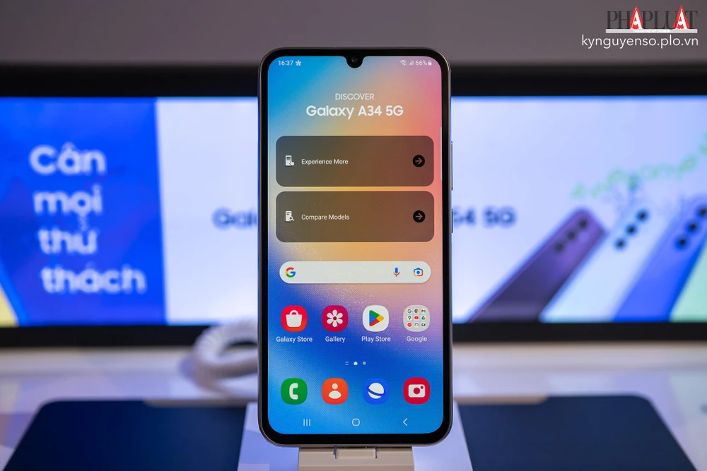 Điện thoại Samsung được hỗ trợ cập nhật 4 phiên bản Android và 5 năm cập nhật bảo mật. Ảnh: TIỂU MINH