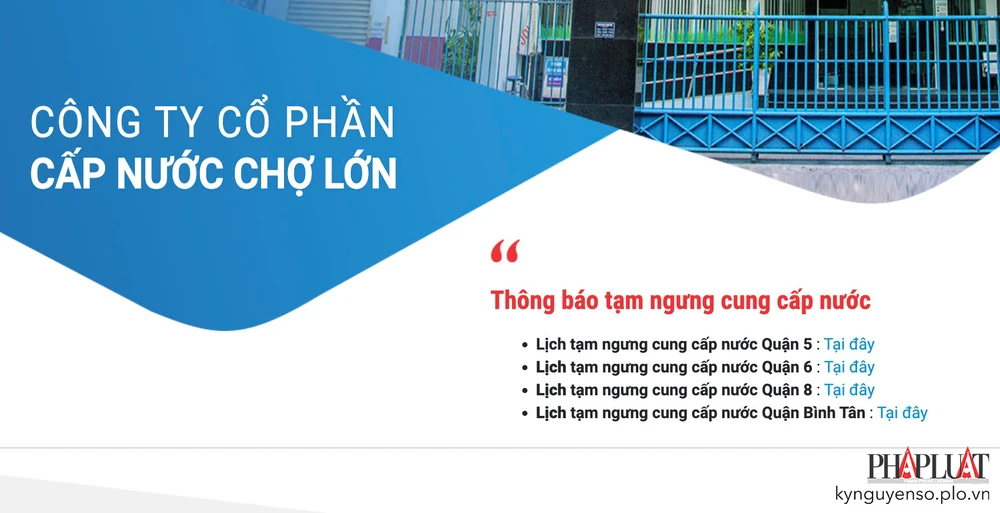 Kiểm tra lịch cúp nước tại khu vực đang sinh sống. Ảnh: MINH HOÀNG