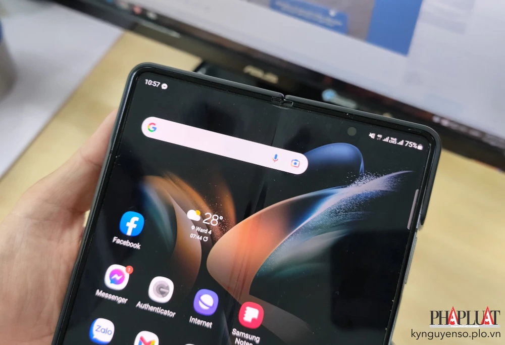 Samsung hiện vẫn đang sử dụng Google làm công cụ tìm kiếm mặc định. Ảnh: TIỂU MINH