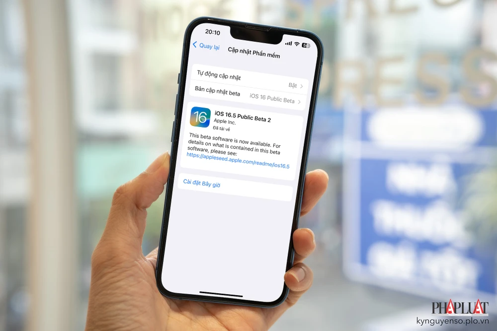 Cập nhật iPhone lên phiên bản mới nhất. Ảnh: TIỂU MINH
