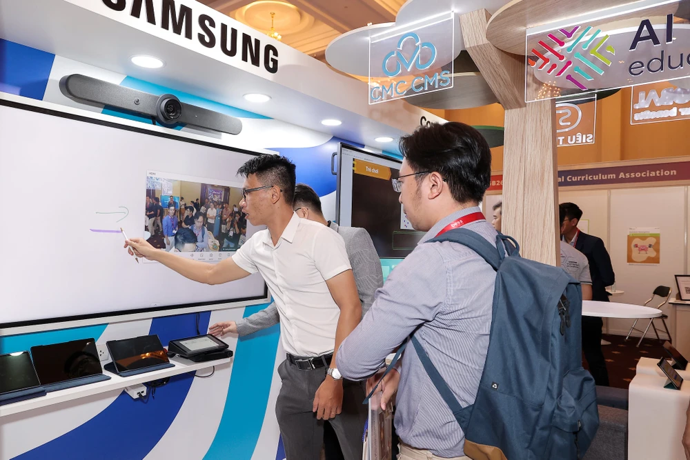 màn hình tương tác trong dạy học