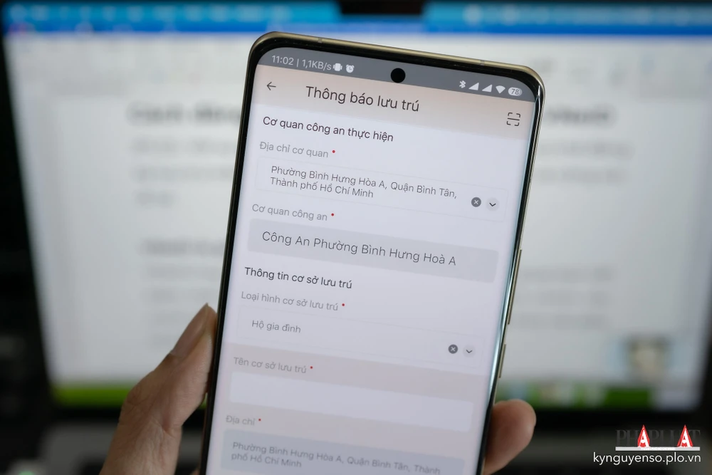 Đăng ký lưu trú để tránh bị phạt. Ảnh: MINH HOÀNG