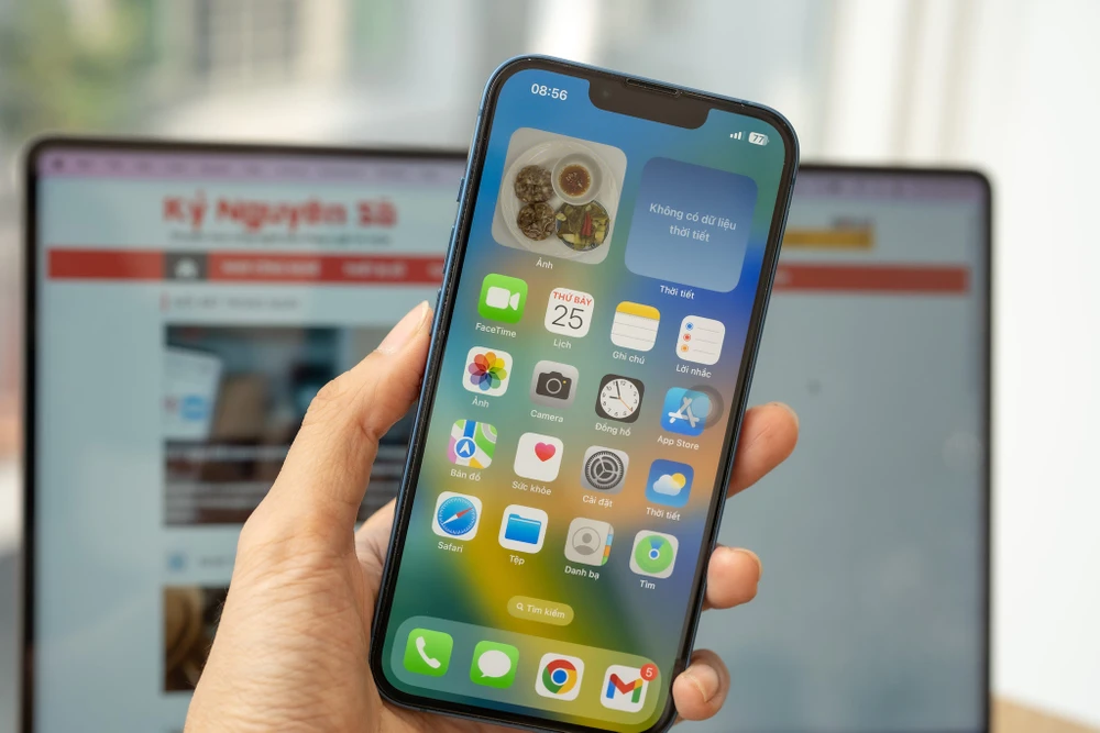 iPhone phiên bản Pro có phần cứng cao hơn, nhiều tính năng mới, phù hợp sử dụng lâu dài. Ảnh: TIỂU MINH