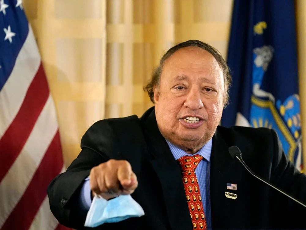 Ông trùm kinh doanh 74 tuổi John Catsimatidis cho biết trong một cuộc phỏng vấn rằng Gen Z quá mất tập trung vào TikTok. Ảnh: AP/Kathy Willens