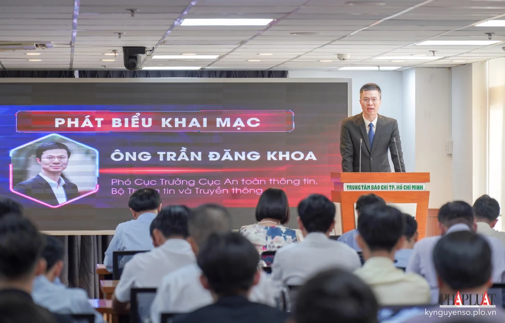 Ông Trần Đăng Khoa, Phó Cục trưởng Cục ATTT (Bộ TTTT) chia sẻ tại sự kiện. Ảnh: TIỂU MINH