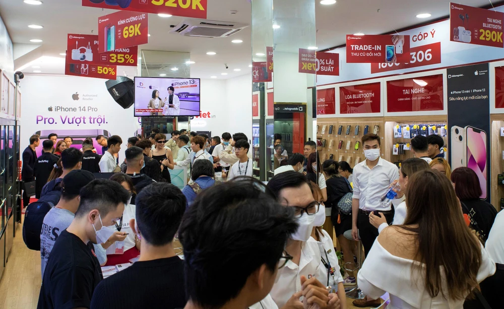 Thị trường mua sắm điện thoại được kỳ vọng sẽ sôi động trở lại trong quý 3 năm nay. Ảnh: TIỂU MINH
