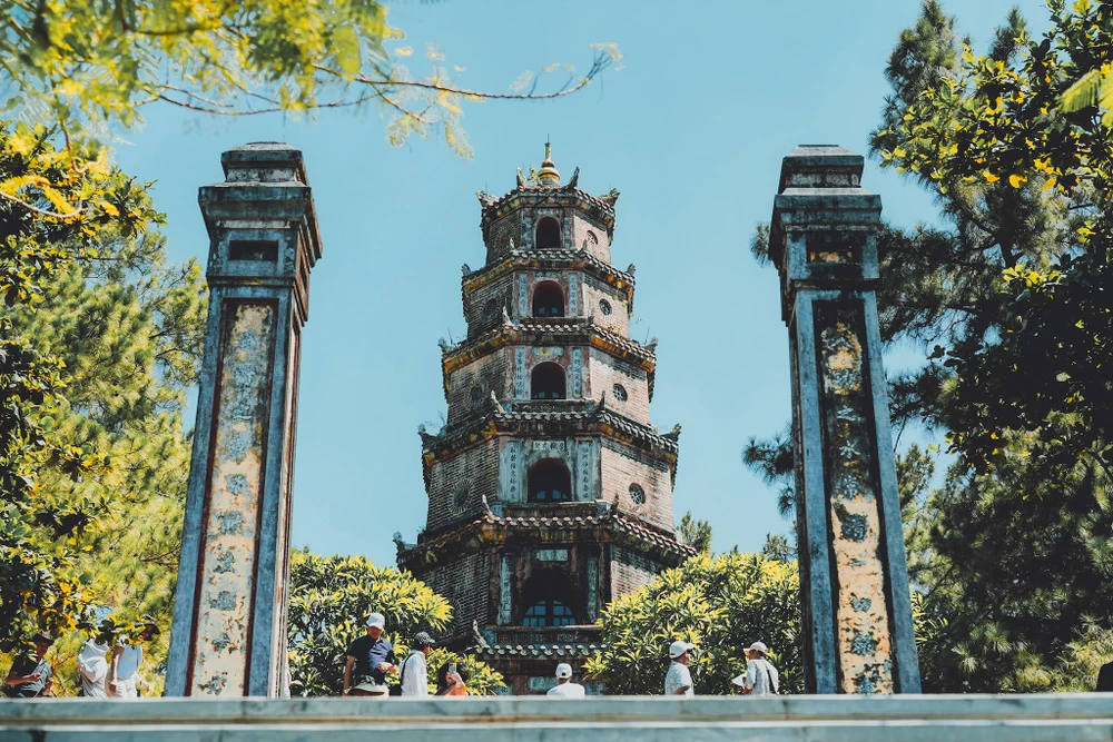 Chùa Thiên Mụ (Huế), một trong những điểm du lịch ưa thích của nhiều người. Ảnh: MINH HOÀNG