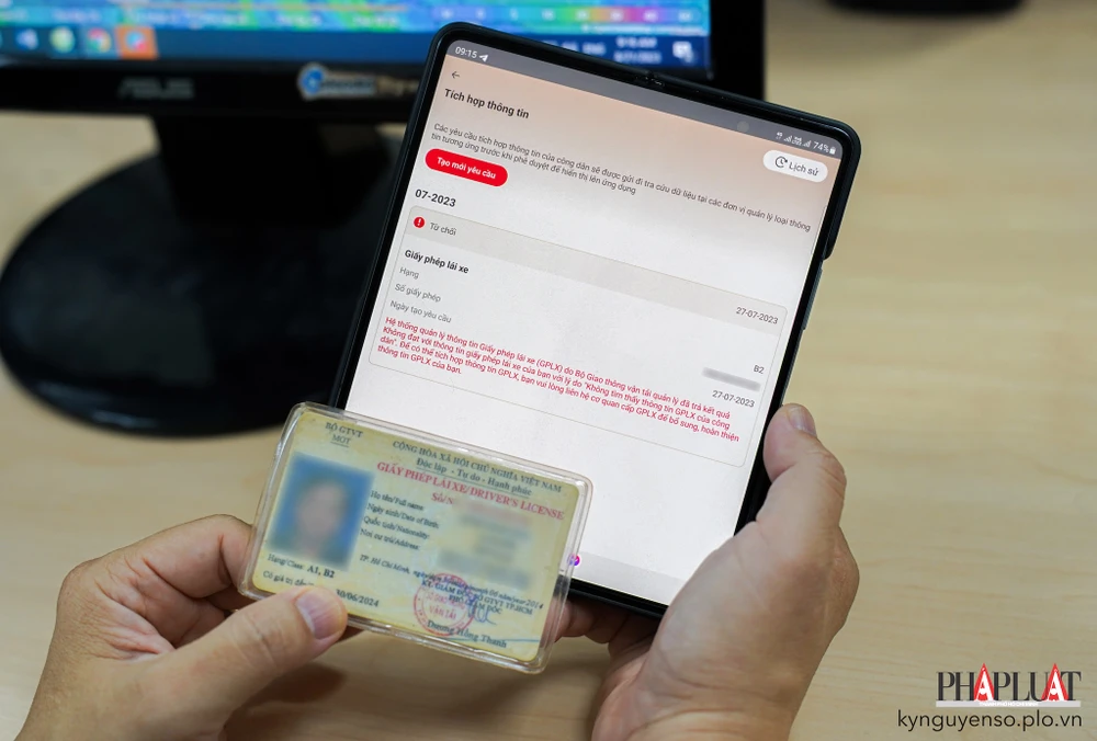 Một số người dân không thể tích hợp GPLX vào VNeID. Ảnh: MINH HOÀNG