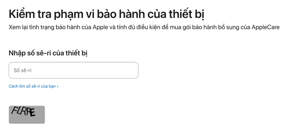 Kiểm tra số sê-ri của tai nghe. Ảnh: TIỂU MINH