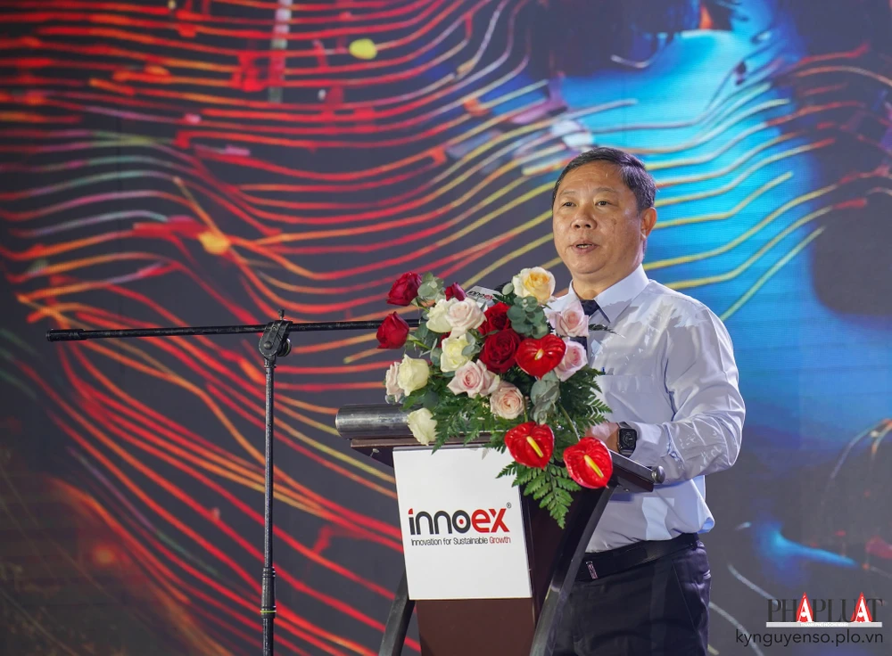 Ông Dương Anh Đức - Thành ủy viên, Phó Chủ tịch UBND TP.HCM chia sẻ tại sự kiện InnoEx 2023. Ảnh: TIỂU MINH