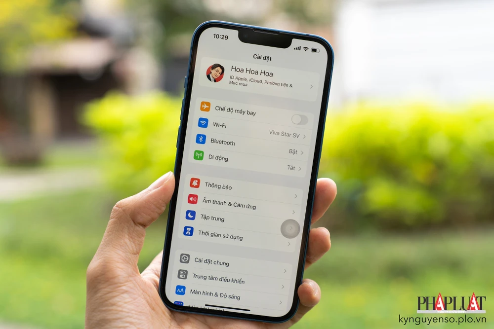 Khởi động lại iPhone khi không thể cập nhật iOS 17. Ảnh: TIỂU MINH