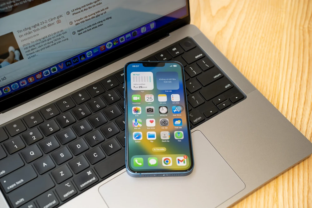 Nhiều mẫu iPhone cũ khi Apple ra mắt iPhone 15. Ảnh: TIỂU MINH