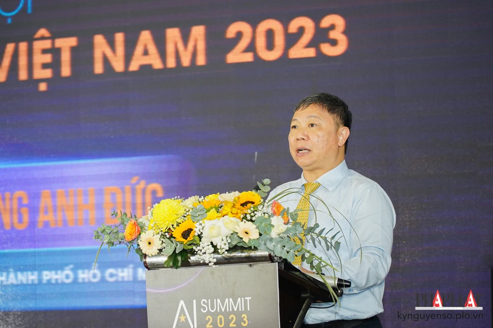 Phó Chủ tịch UBND TP.HCM Dương Anh Đức phát biểu tại ngày hội trí tuệ nhân tạo Việt Nam 2023. Ảnh: TIỂU MINH