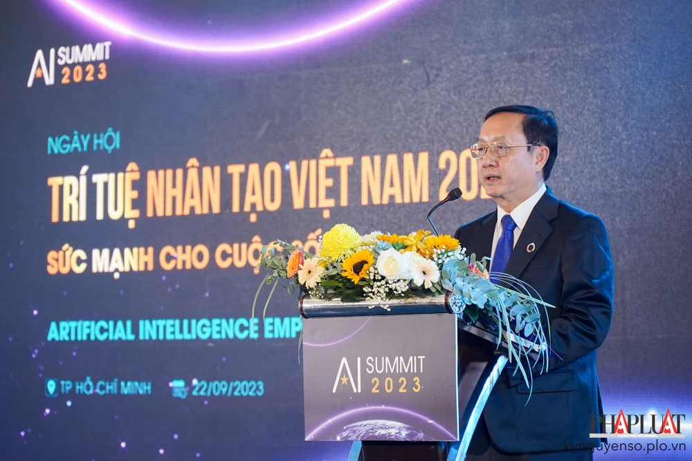 Bộ trưởng Bộ KHCN - ông Huỳnh Thành Đạt tin tưởng sẽ có nhiều sản phẩm trí tuệ nhân tạo được kết nối, đón nhận và ứng dụng vào thực tiễn. Ảnh: TIỂU MINH