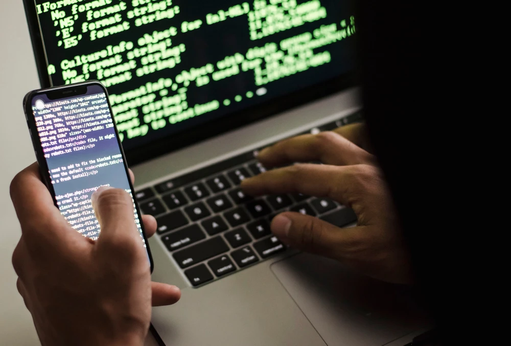 Facebook và Google có nghe lén không?