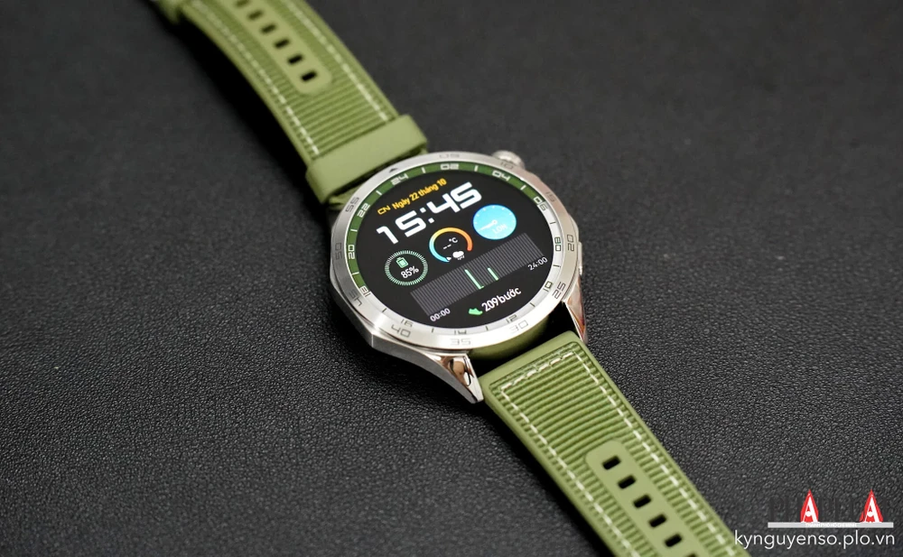 Watch GT 4 có thời lượng pin lên đến 14 ngày. Ảnh: TIỂU MINH