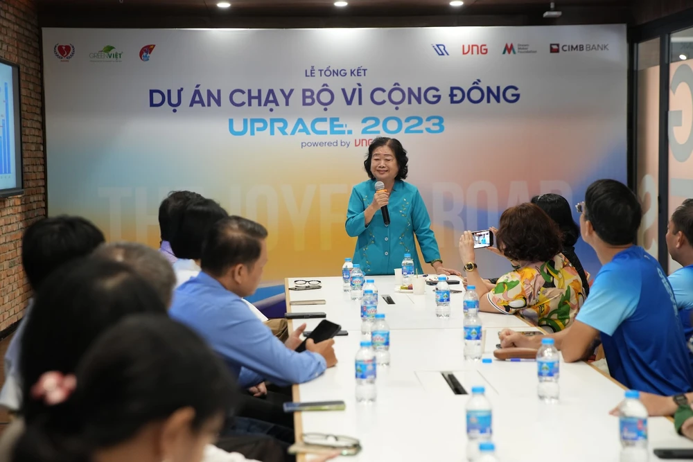 Bà Trương Mỹ Hoa - Nguyên Phó Chủ tịch nước, Chủ tịch Quỹ Học bổng Vừ A Dính phát biểu tại sự kiện uprace 2023