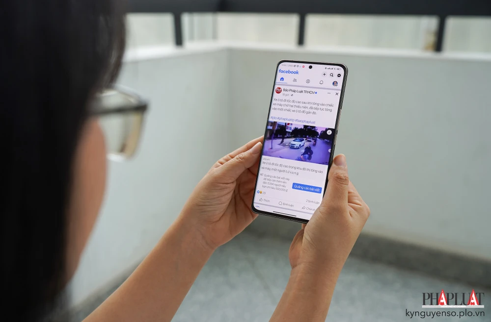 Trả tiền cho Facebook để không phải xem quảng cáo chỉ là một lựa chọn, không phải bắt buộc. Ảnh: TIỂU MINH