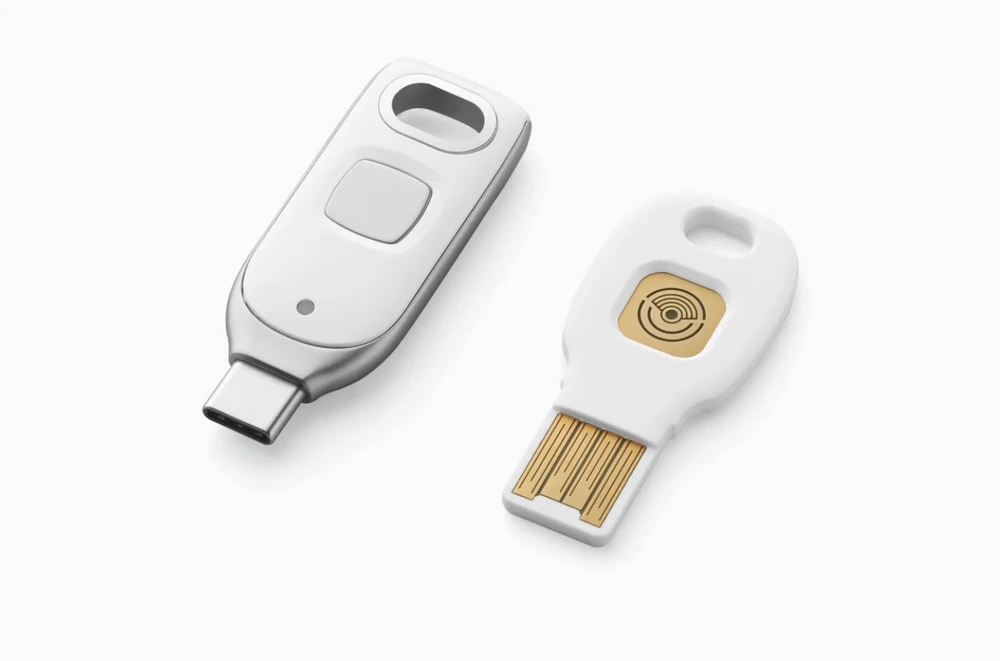 Khóa bảo mật Titan mới nhất của Google dùng để xác thực 2 bước. Ảnh: Google 1