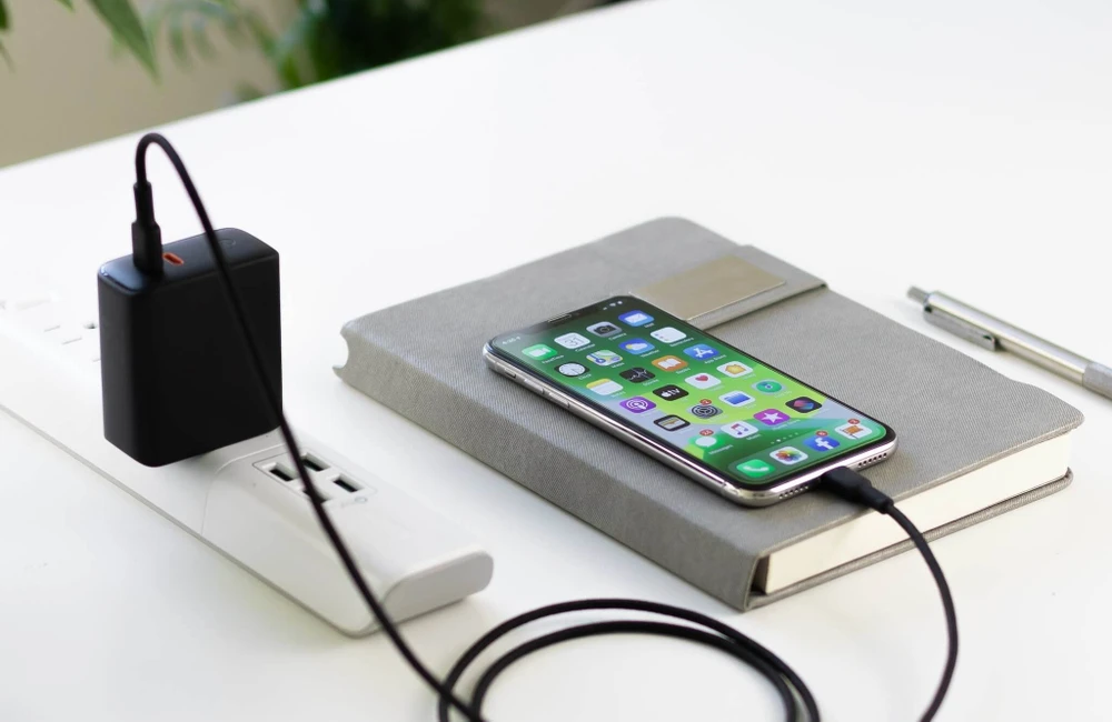 Nên giữ pin ở mức 30-80% để pin có tuổi thọ tốt nhất. Ảnh: Pexels