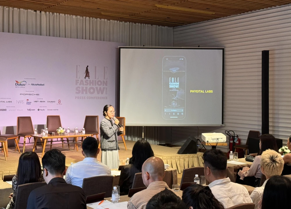 Phygital Labs giúp người dùng trải nghiệm sàn diễn thời trang bằng công nghệ mới.