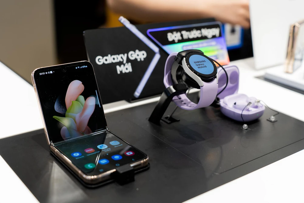 Samsung Galaxy Z Flip 4 được cải thiện camera, tối ưu hóa cho nhiều ứng dụng mạng xã hội. Ảnh: TIỂU MINH