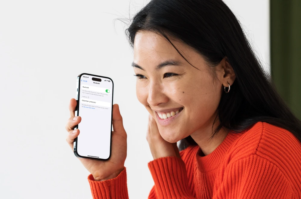 Tắt Bluetooth là cách để hạn chế bị hack điện thoại từ xa. Ảnh: TIỂU MINH/Canva