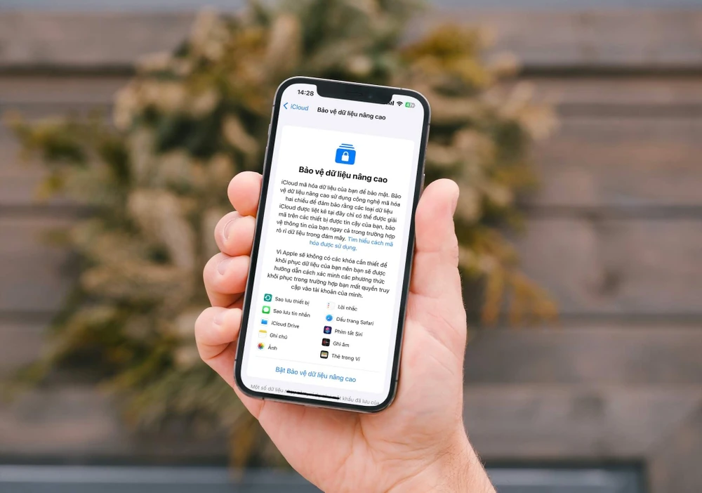 Mẹo đơn giản giúp hạn chế rò rỉ dữ liệu trên iPhone. Ảnh: MINH HOÀNG/Canva