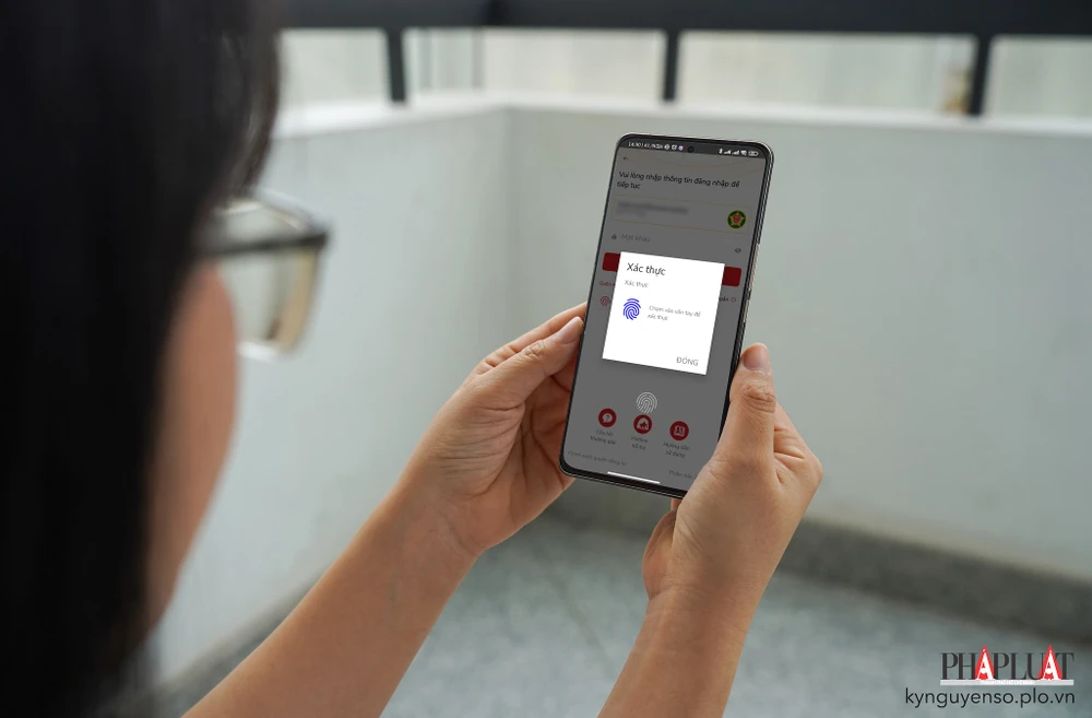 Đăng nhập VNeID bằng vân tay giúp tăng tính bảo mật hơn. Ảnh: MINH HOÀNG