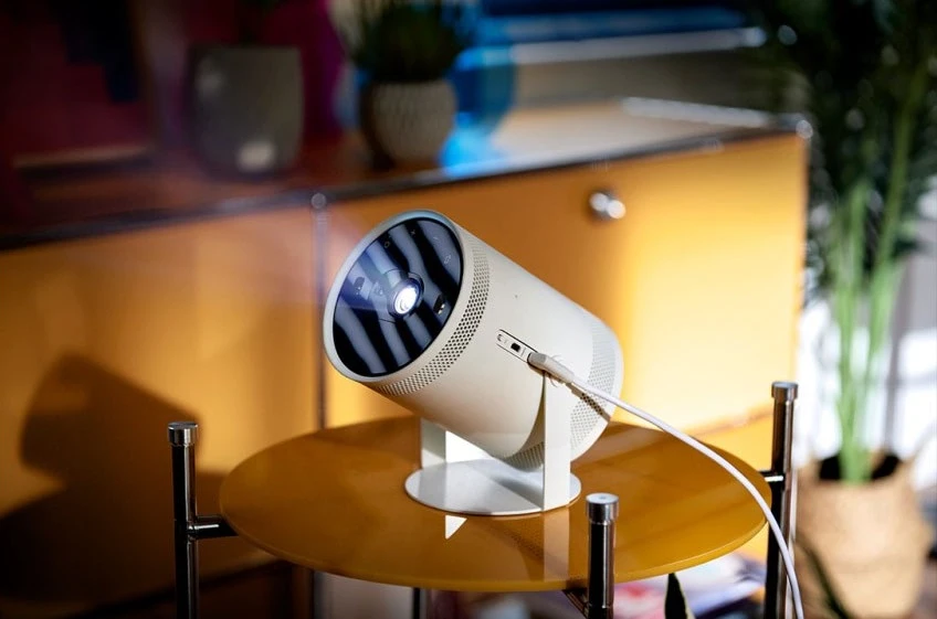 Tin công nghệ 5-1: Máy chiếu The Freestyle thế hệ 2 có nhiều cải tiến nổi bật.