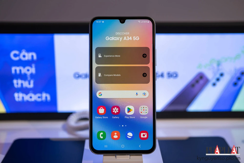 Điện thoại Samsung Galaxy A34 được hỗ trợ cập nhật Android 4 năm. Ảnh: TIỂU MINH